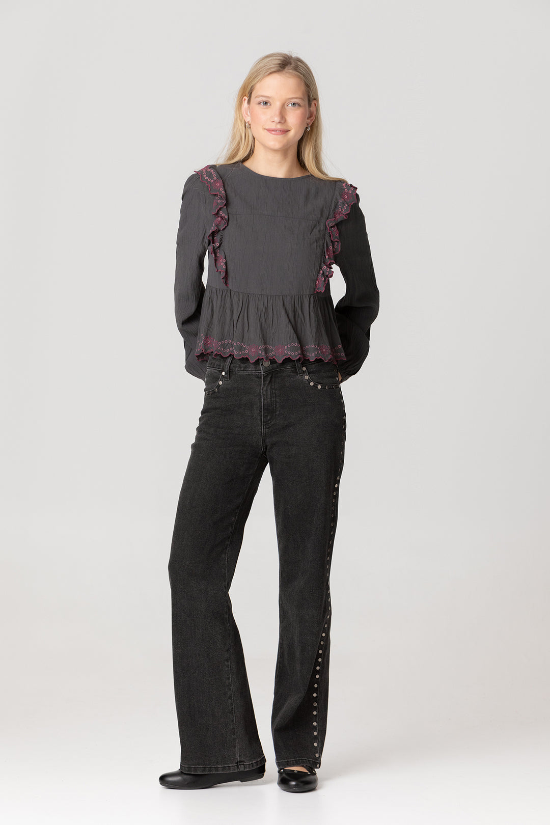 JEANS TACHUELAS CANESU