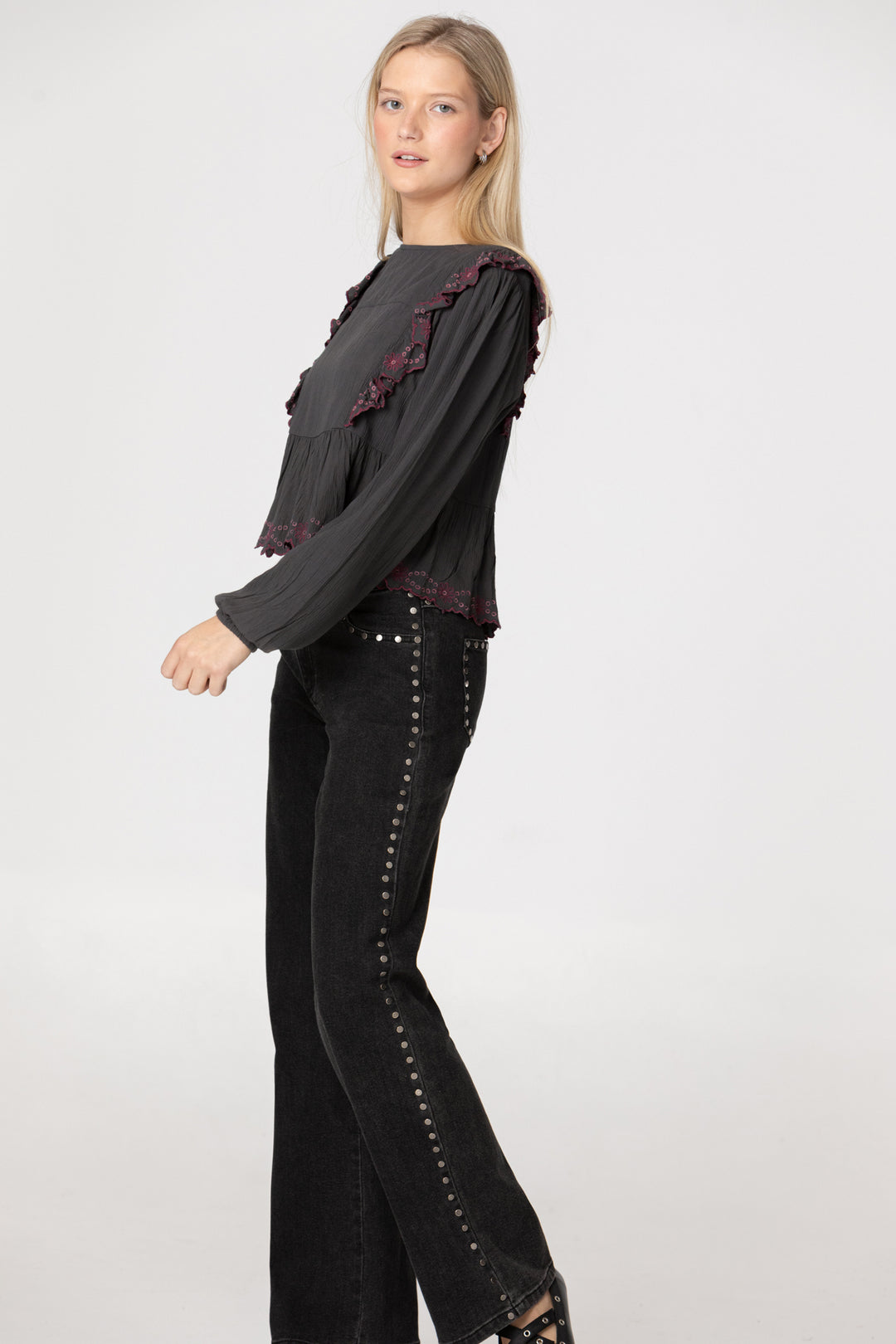 JEANS TACHUELAS CANESU