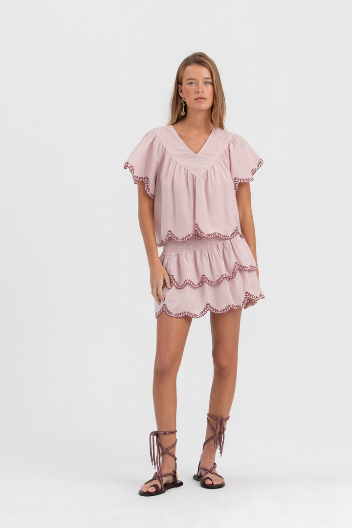 BLUSA FLUIDA BAJO BORDADO