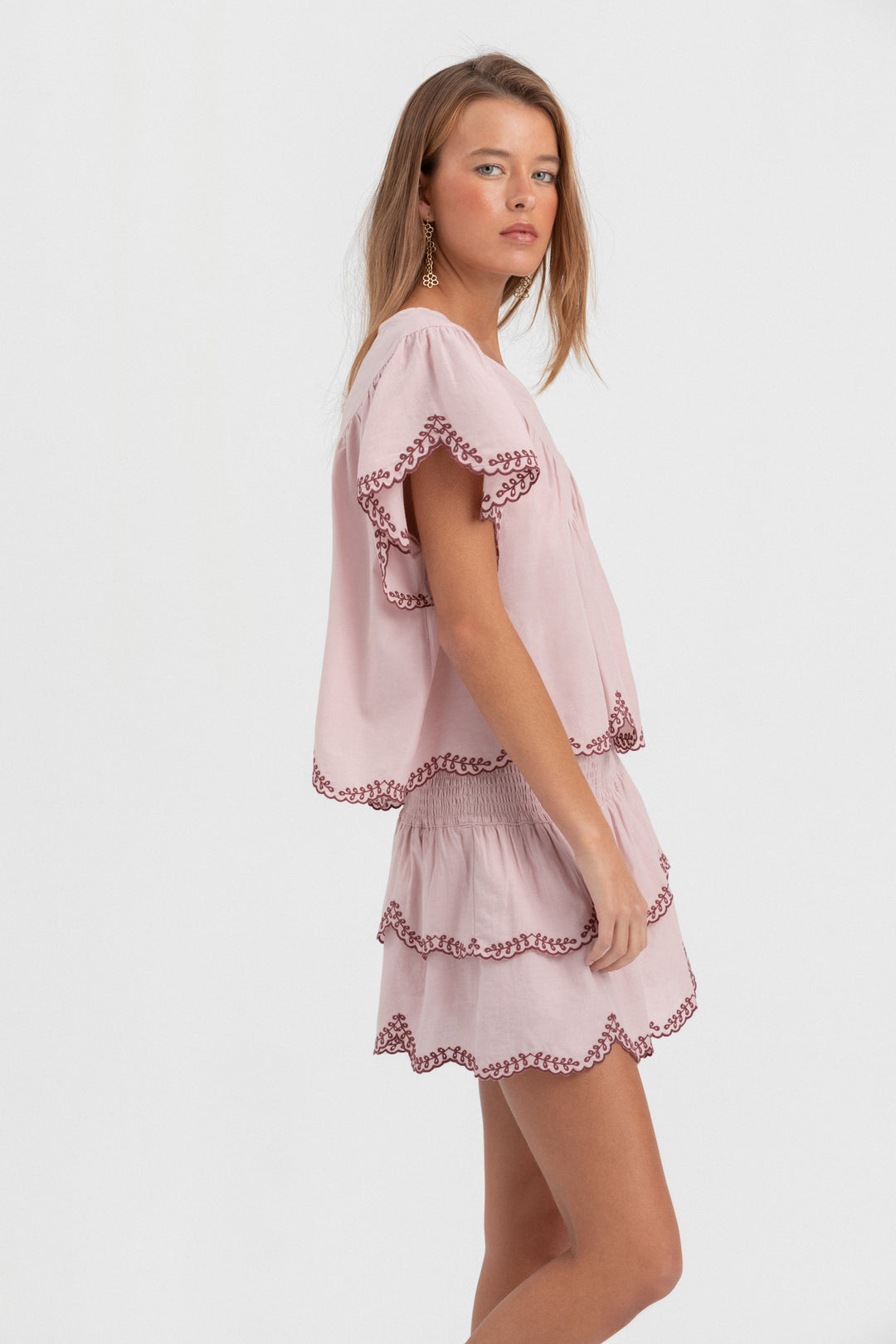 BLUSA FLUIDA BAJO BORDADO