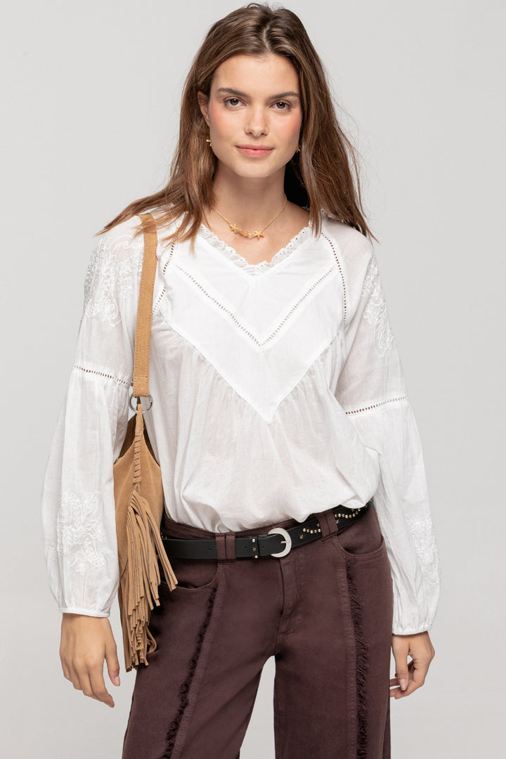 BLUSA FLUIDA MANGAS BORDADAS