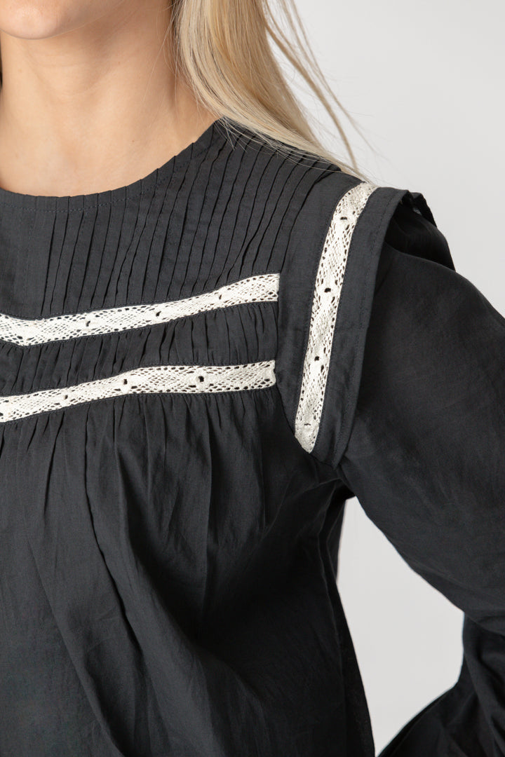 BLOUSE WITH CONTRAST DRAPELETS