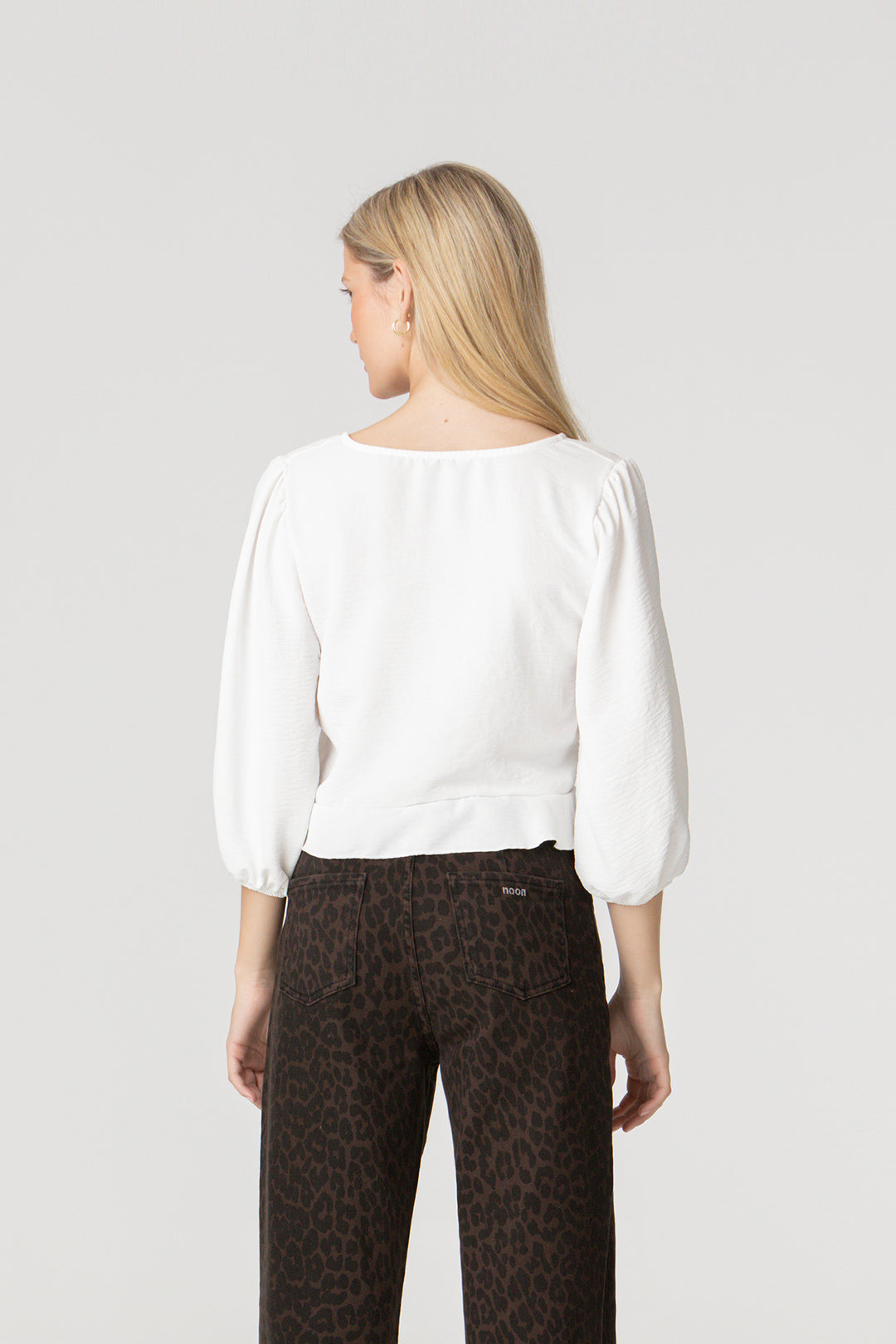 CAMISA ESCOTE PICO
