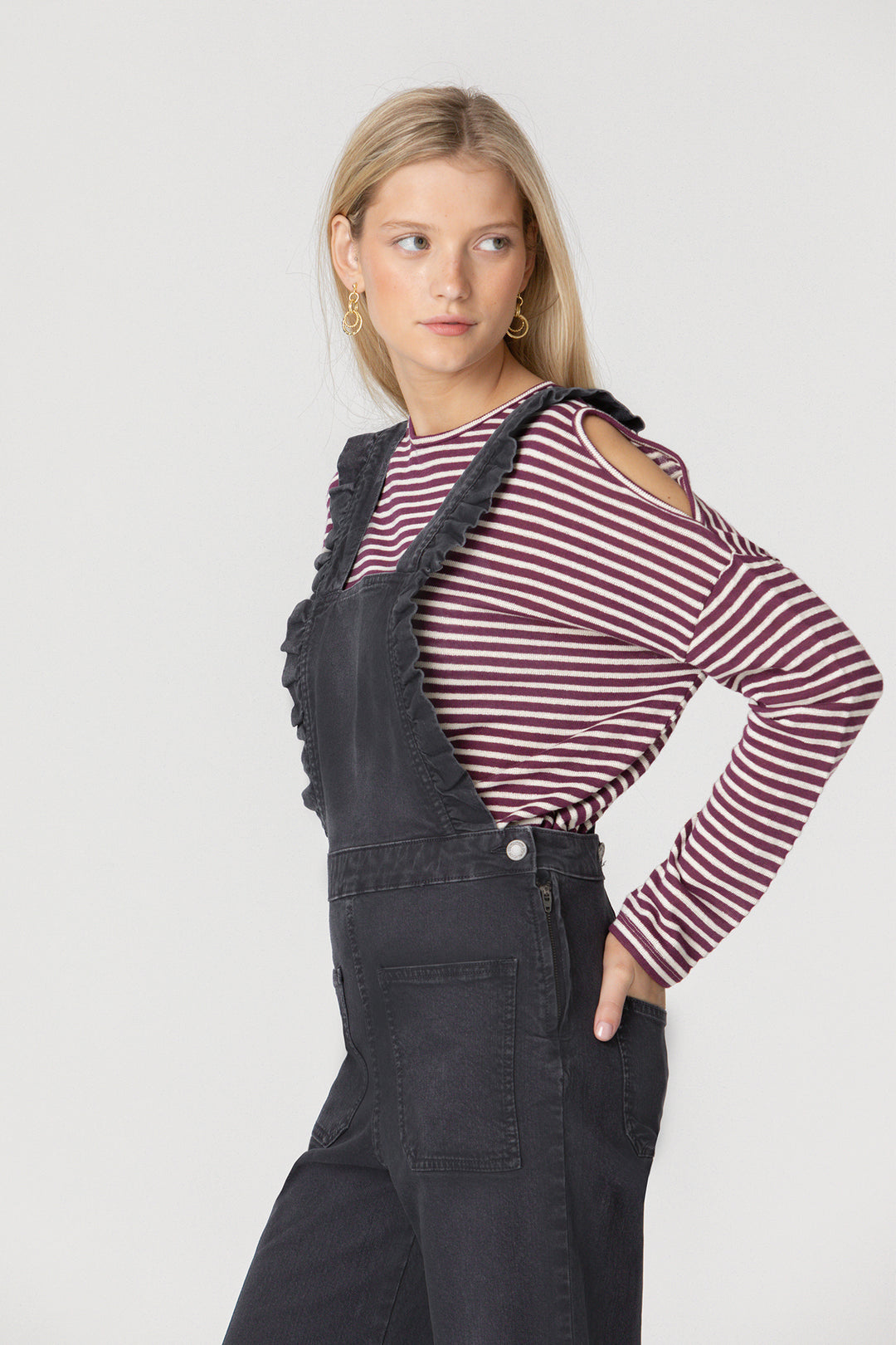 SHOULDER OPEN T-SHIRT