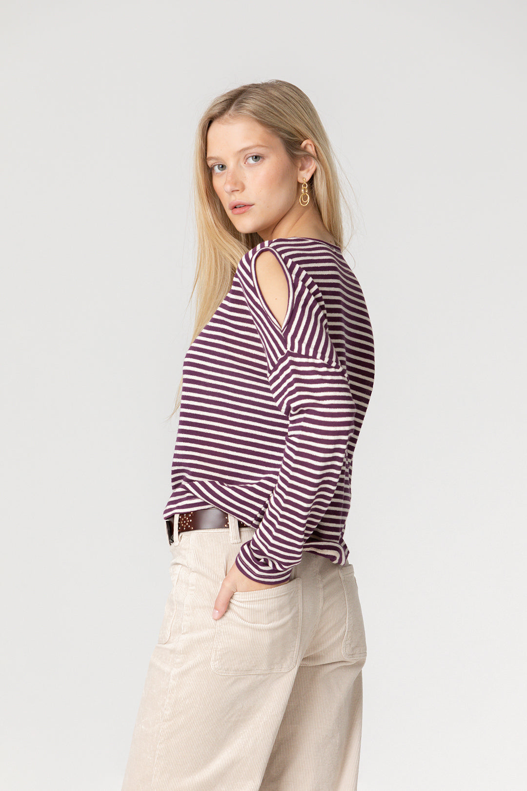 SHOULDER OPEN T-SHIRT