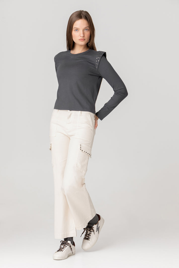 CAMISETA HOMBRO TACHAS