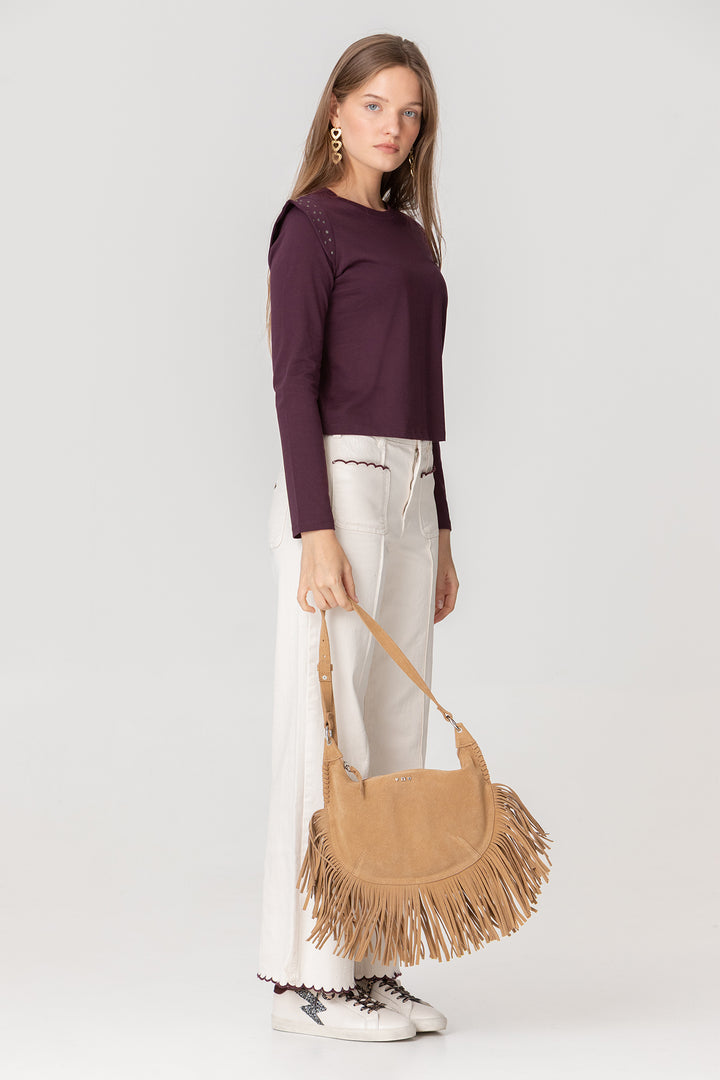 CAMISETA HOMBRO TACHAS