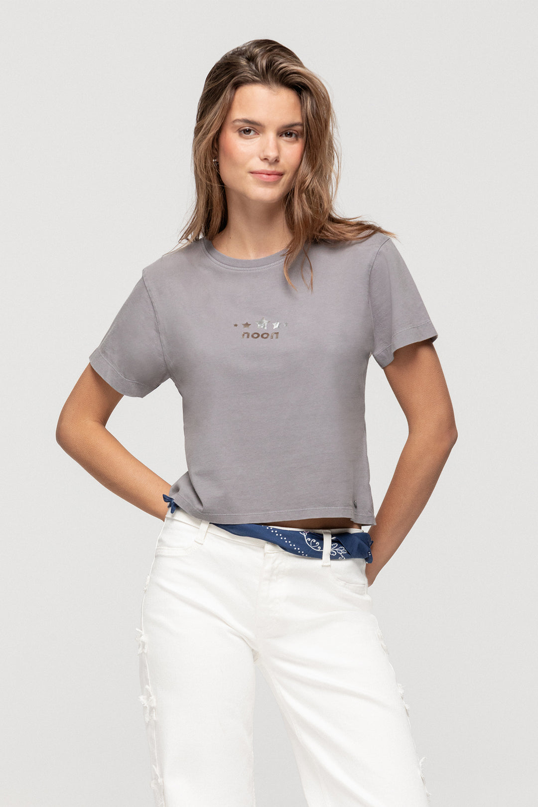 T-SHIRT MEIO-DIA COM ESTAMPA METALIZADA