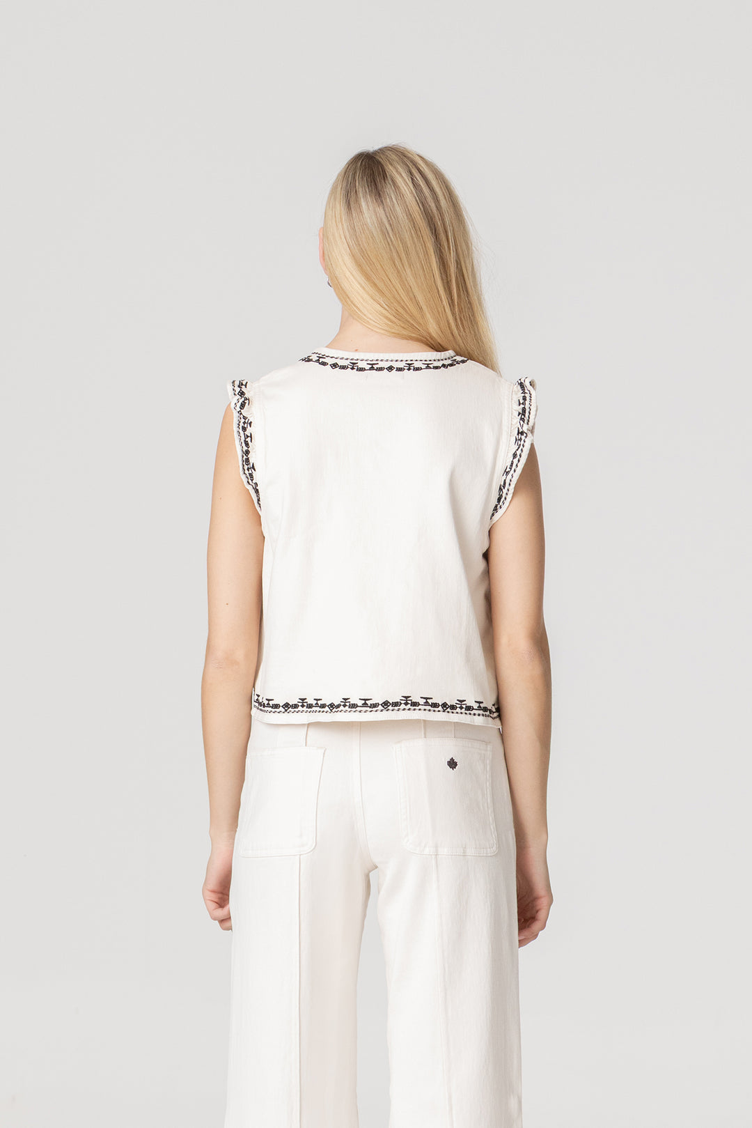 CHALECO BORDADO CONTRASTE