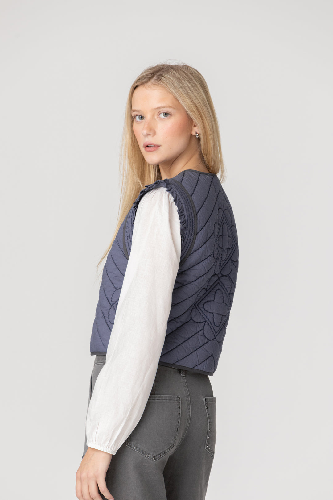 CHALECO ENGUATADO CIERRES DELANTERO