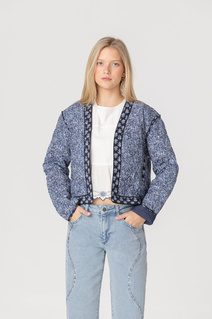 CHAQUETA ENGUATADA ESTAMPADO