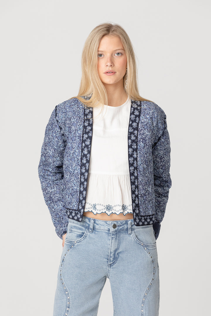 CHAQUETA ENGUATADA ESTAMPADO