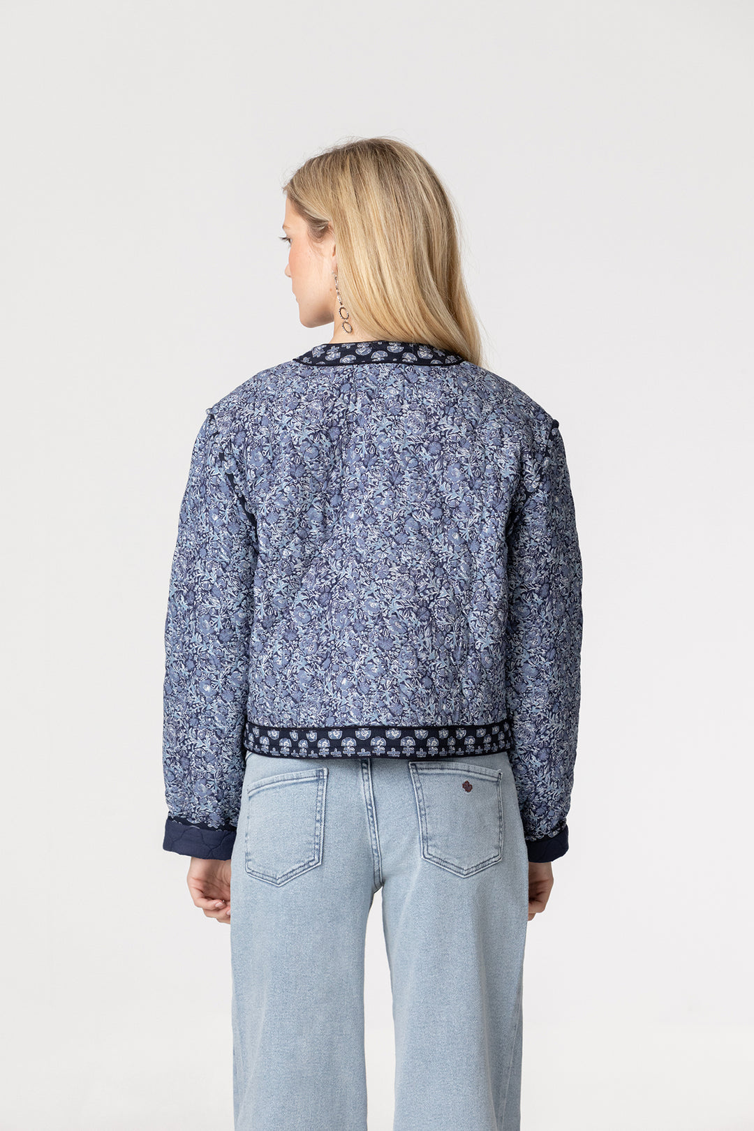 CHAQUETA ENGUATADA ESTAMPADO