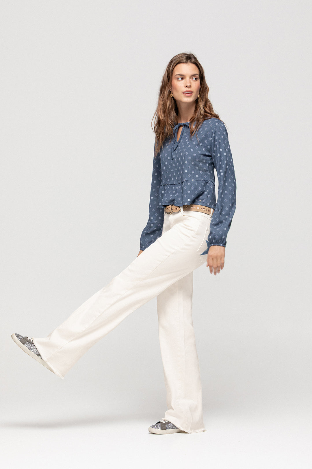 JEANS WITH CONTRAST STAR POCKET