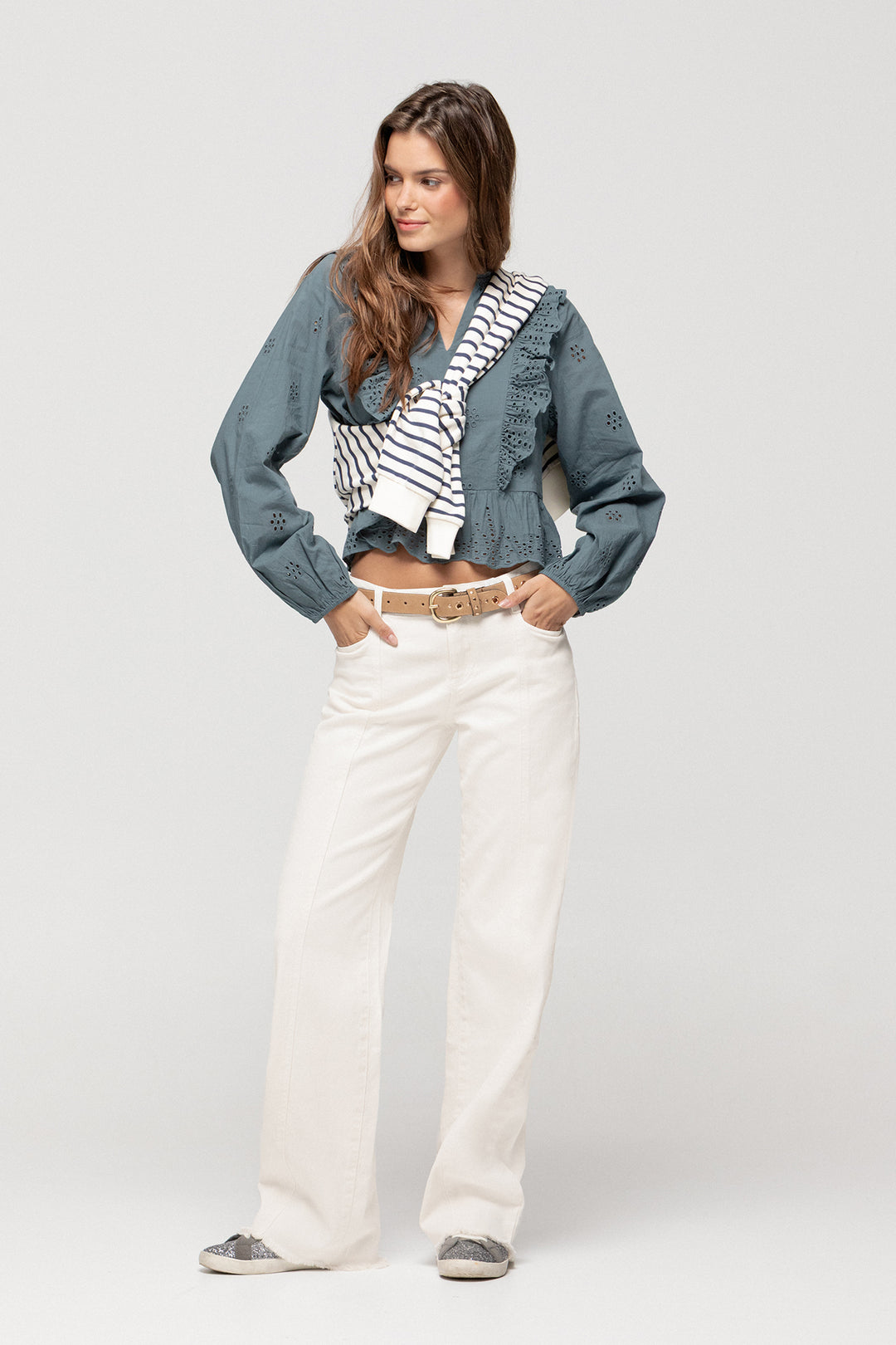 JEANS WITH CONTRAST STAR POCKET