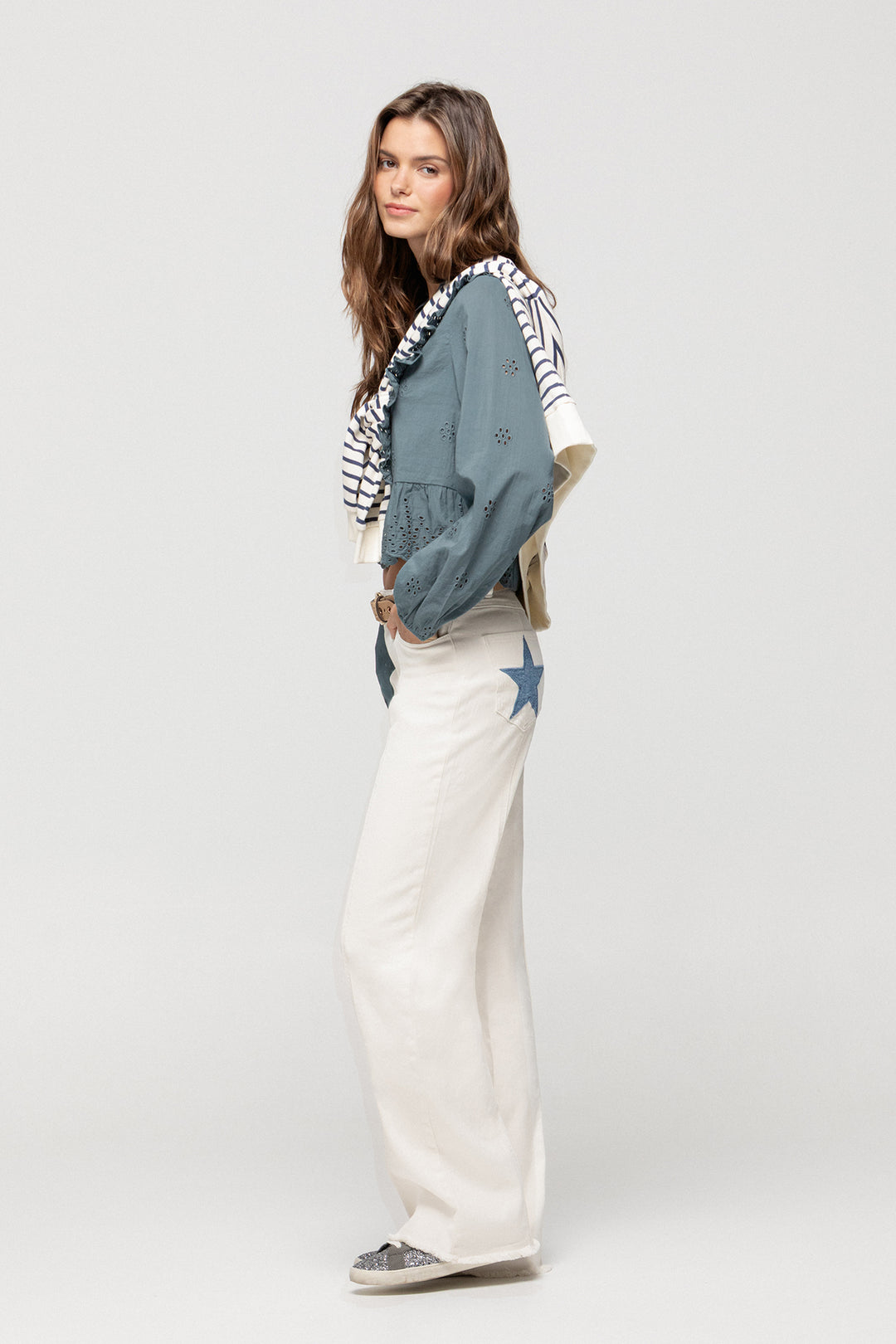 JEANS WITH CONTRAST STAR POCKET