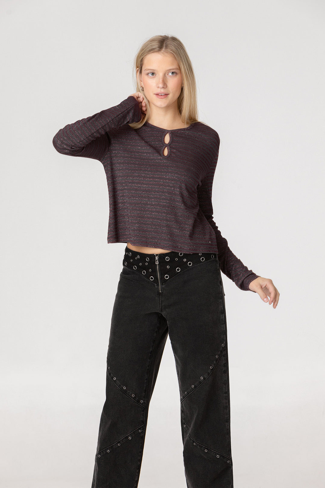 CUT-OFF JEANS WITH EYELETS STUDS