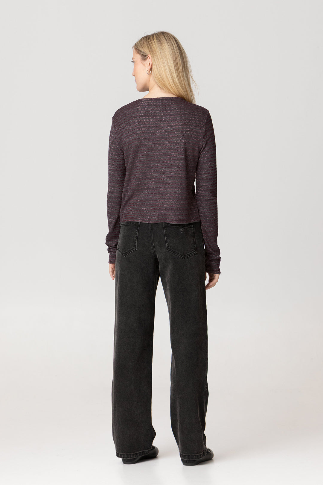 CUT-OFF JEANS WITH EYELETS STUDS