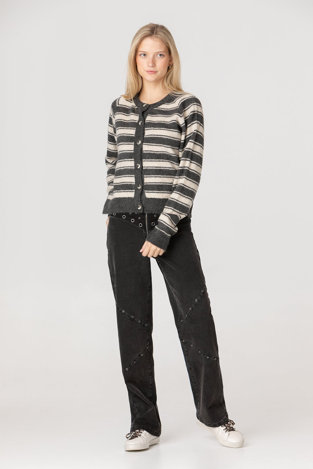 CUT-OFF JEANS WITH EYELETS STUDS