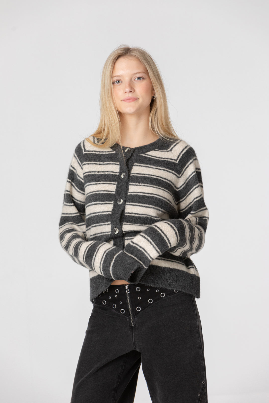 CUT-OFF JEANS WITH EYELETS STUDS