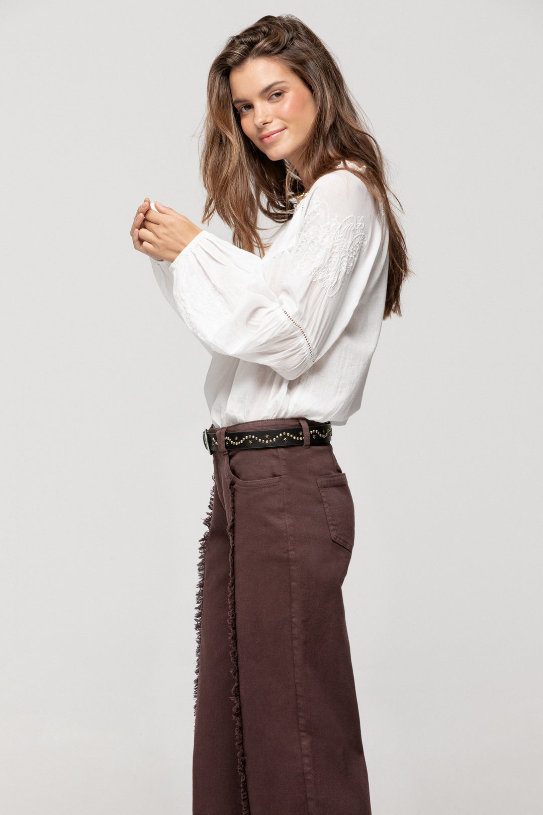 JEANS COSTURA DESFLECADA BAJO VUELTO