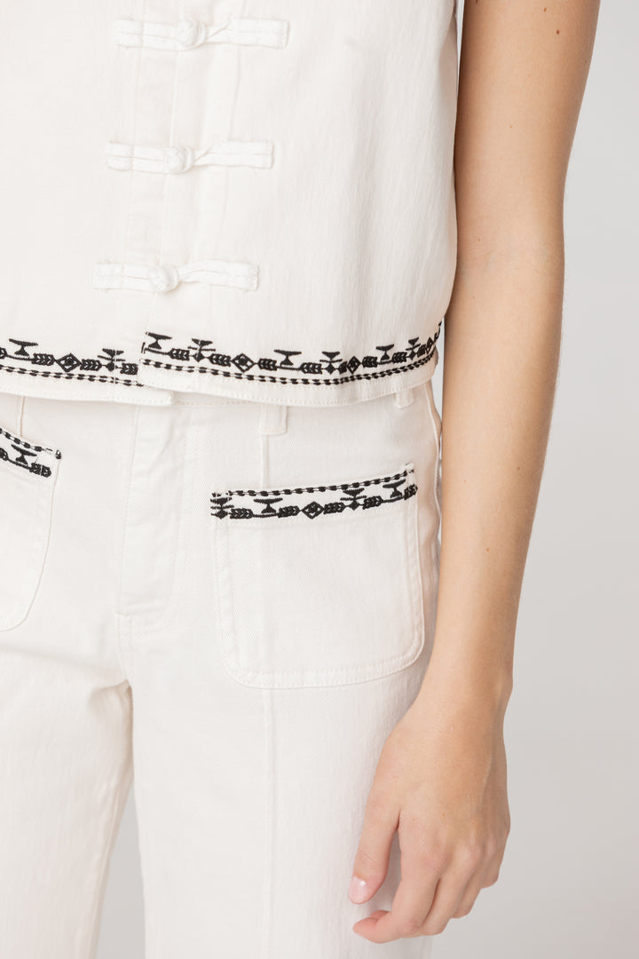 JEANS BORDADO CONTRASTE