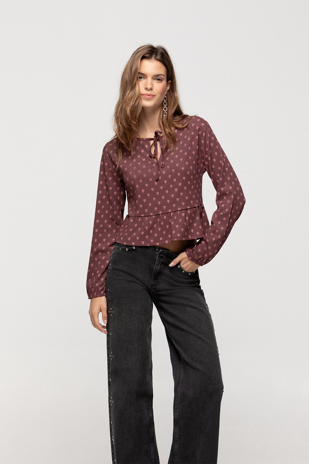 STUDDED JEANS WITHOUT WAISTBAND