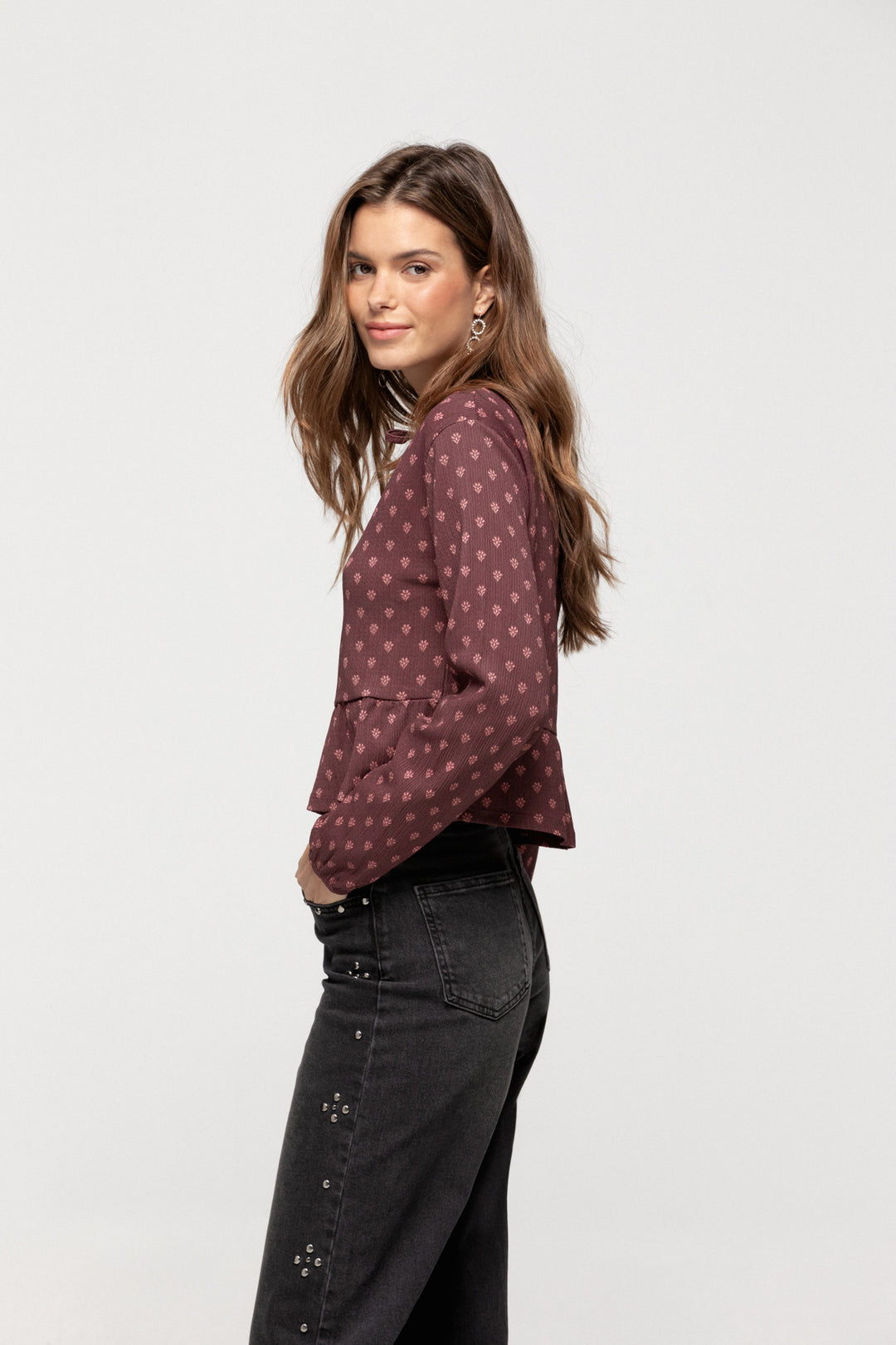 STUDDED JEANS WITHOUT WAISTBAND