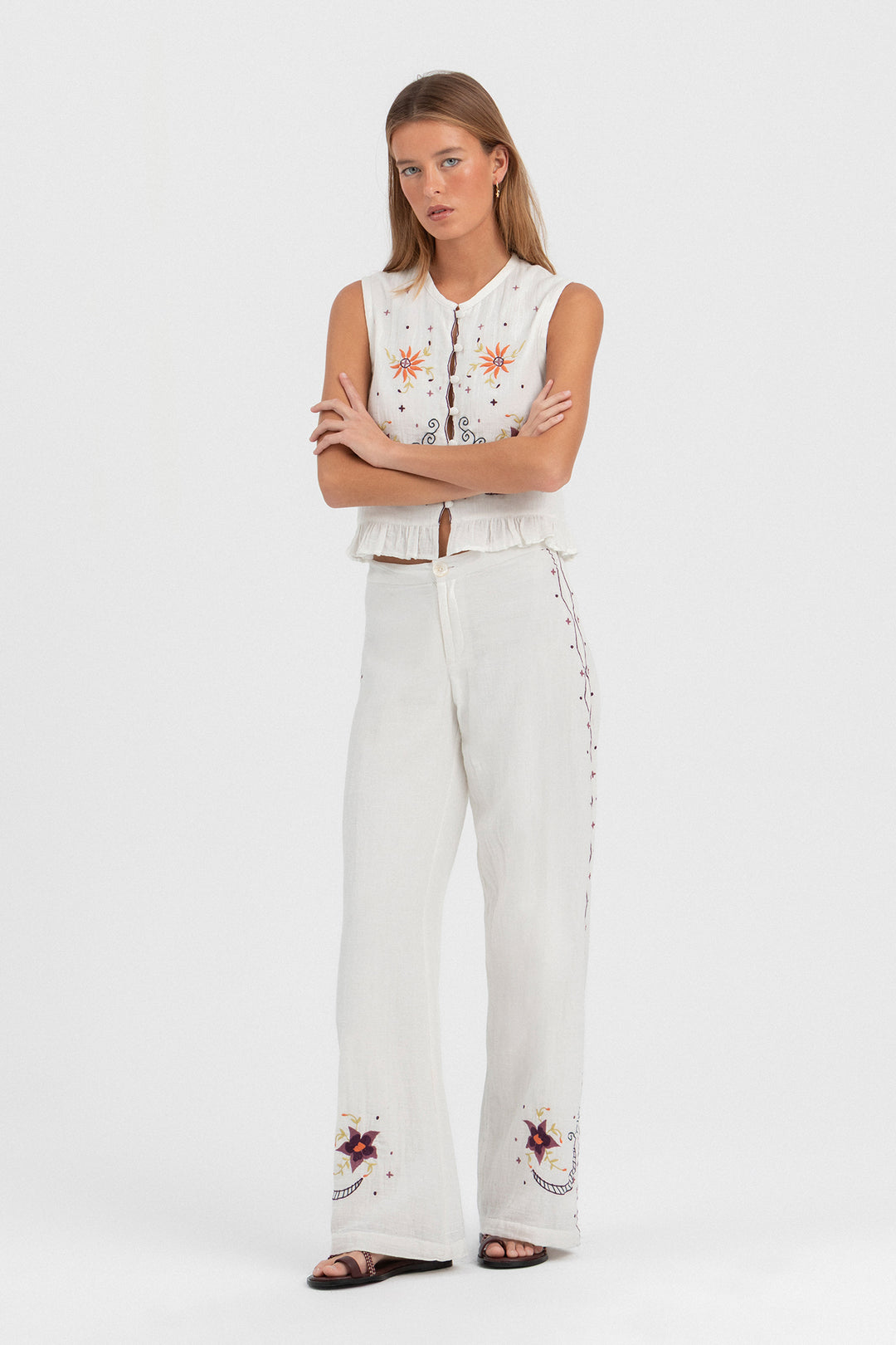 PANTALON FLORES BORDADAS