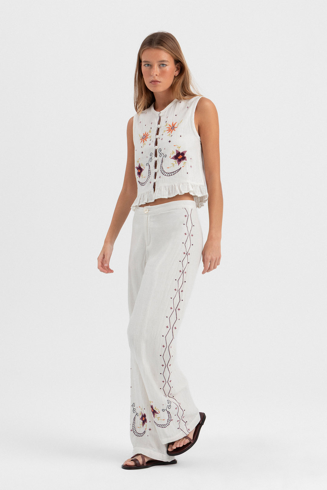 PANTALON FLORES BORDADAS