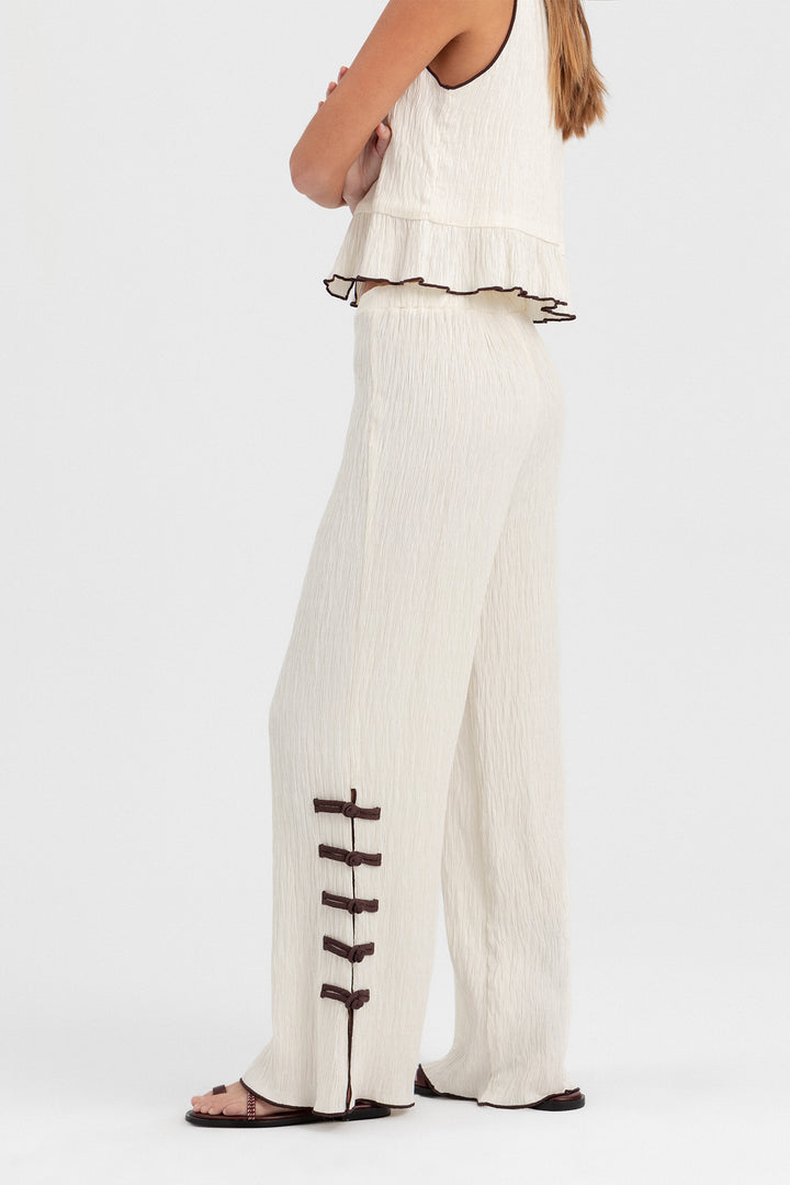 PANTALON NUDOS ABERTURAS