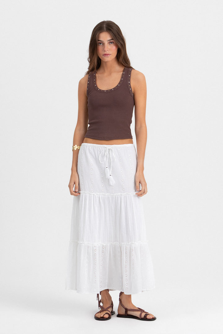 TOP DE ALÇAS CANELADO COM TACHAS