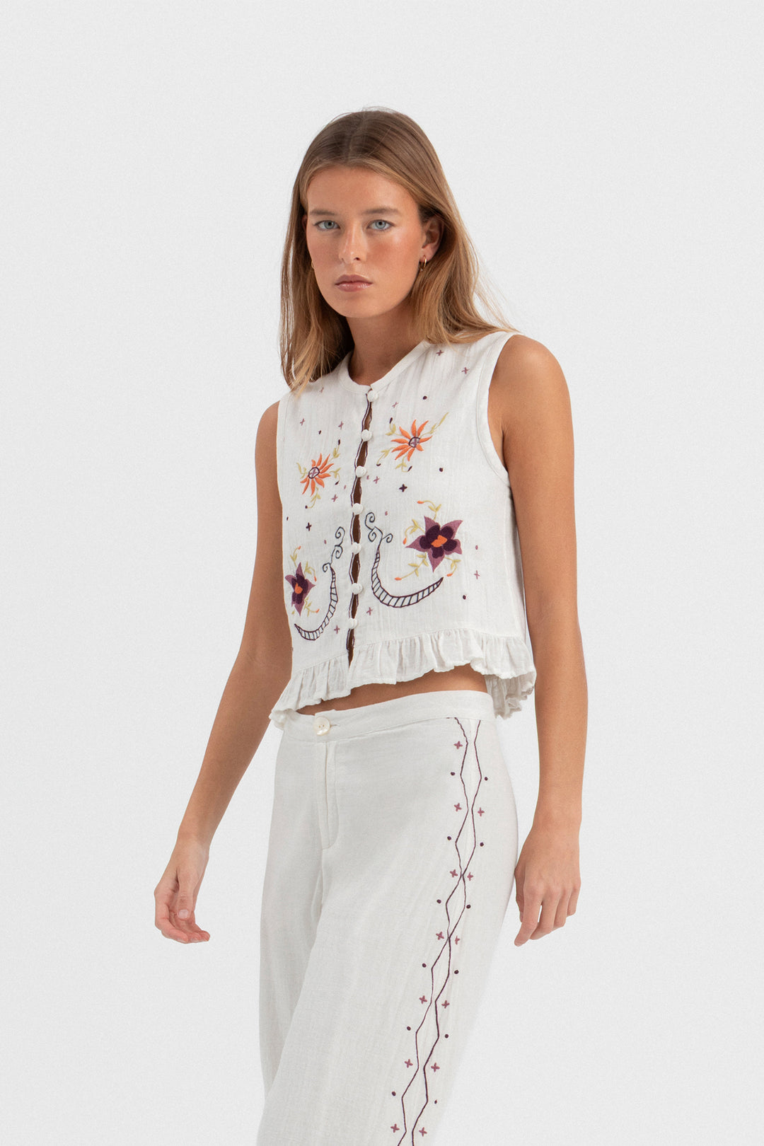 TOP FLORES BORDADAS VOLANTE