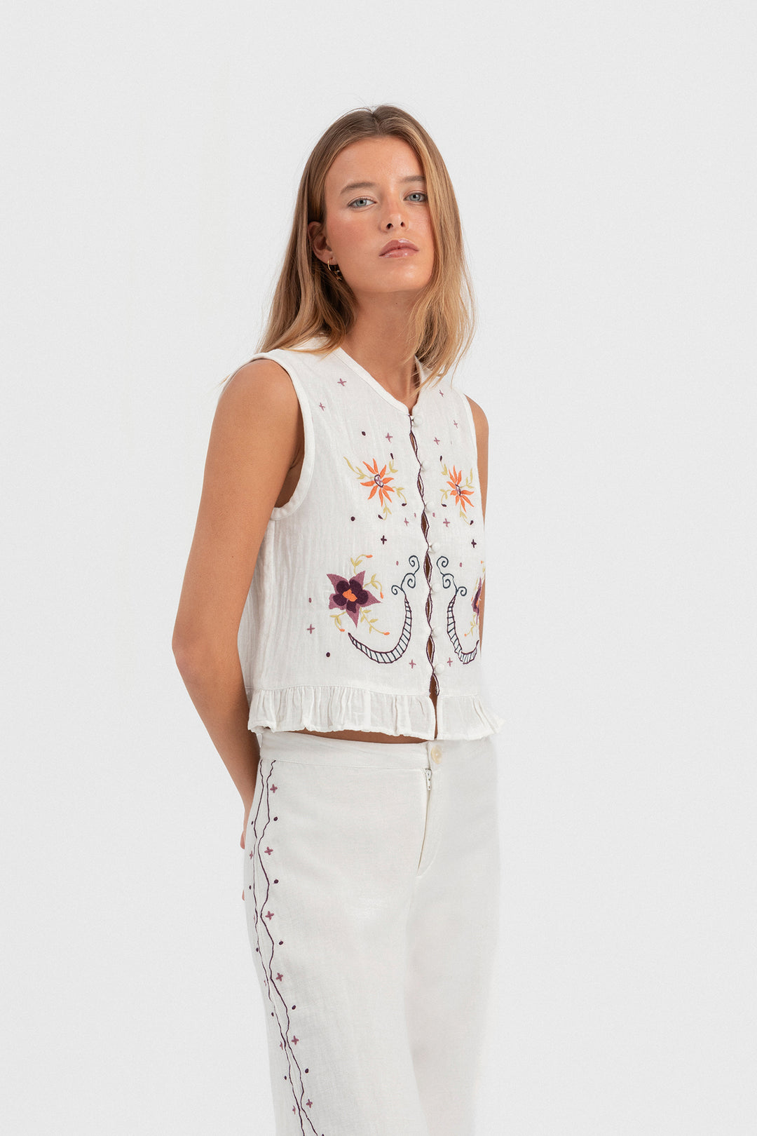 TOP FLORES BORDADAS VOLANTE