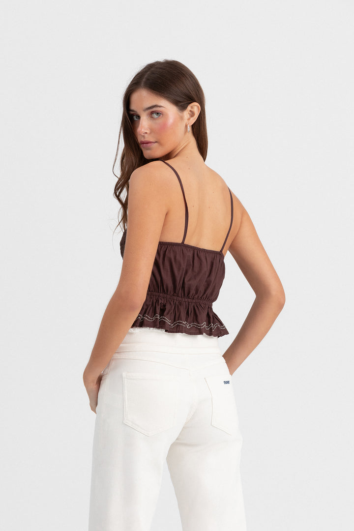 TOP FRANZIDO COM DETALHE DE CONTAS