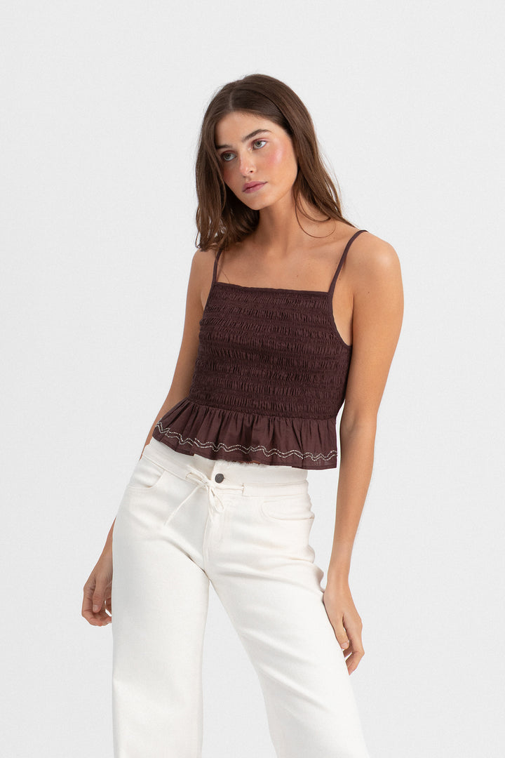 TOP FRANZIDO COM DETALHE DE CONTAS