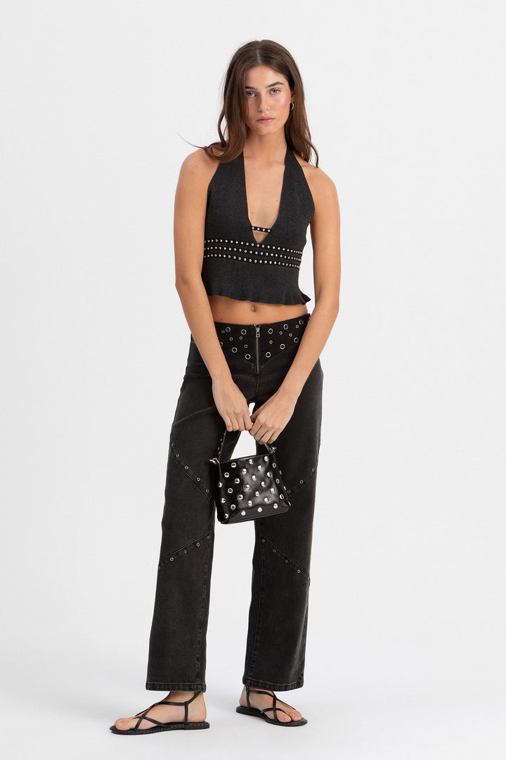 CALÇAS DE ganga CORTADAS COM ILHÓS E TACHAS