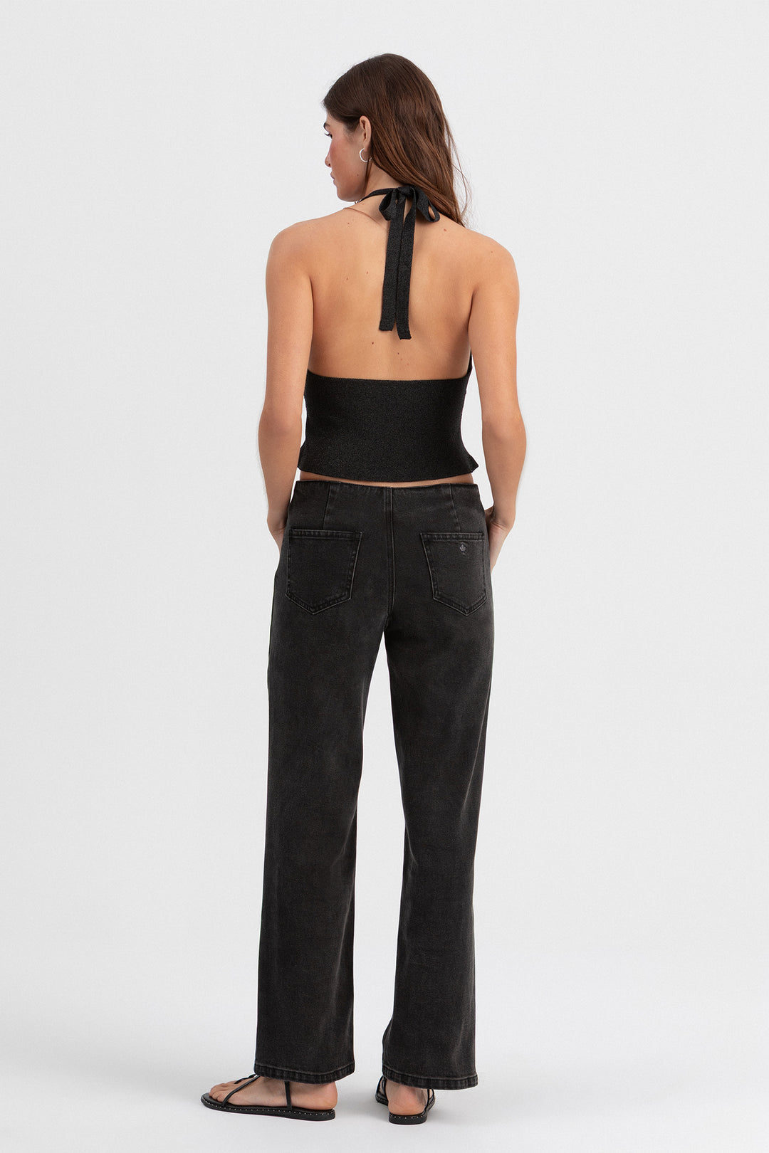 CALÇAS DE ganga CORTADAS COM ILHÓS E TACHAS