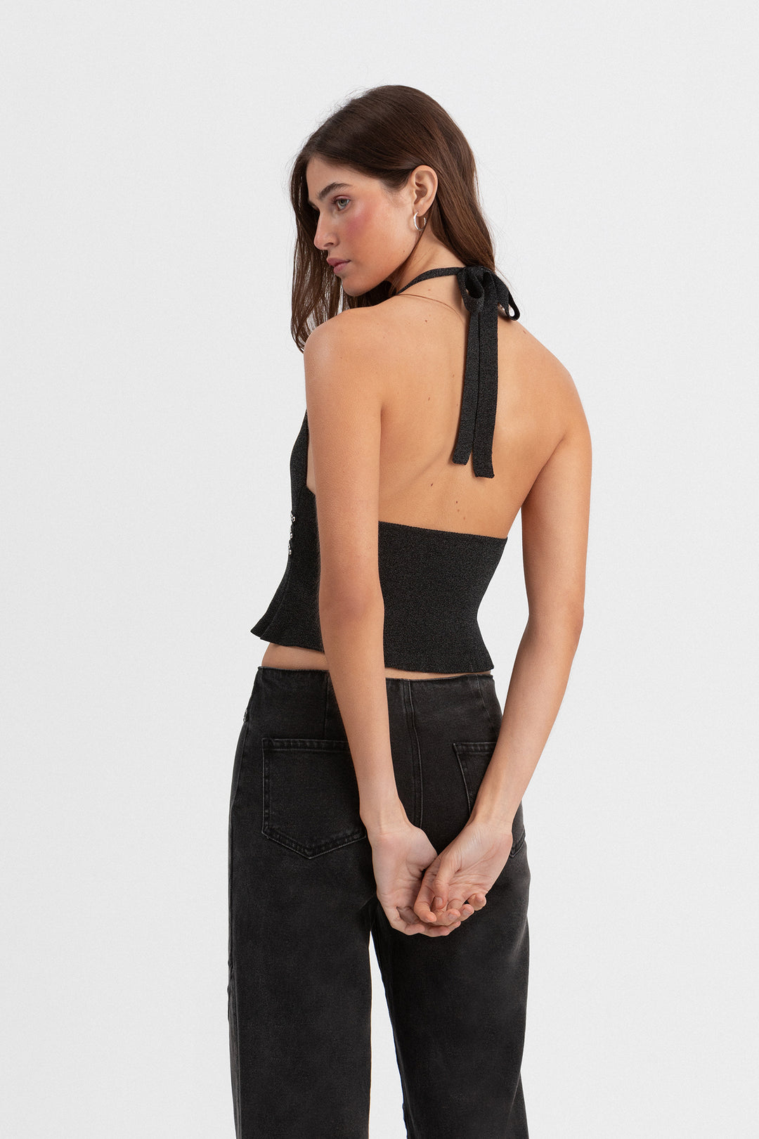 CALÇAS DE ganga CORTADAS COM ILHÓS E TACHAS