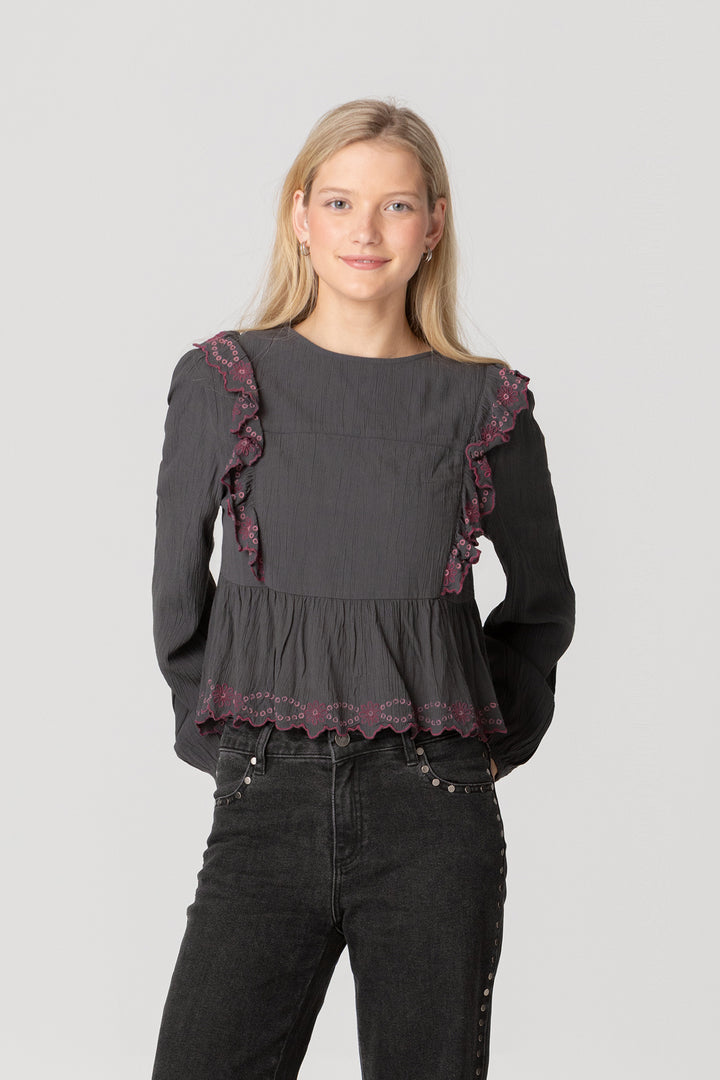 TOP VOLANTES BORDADO