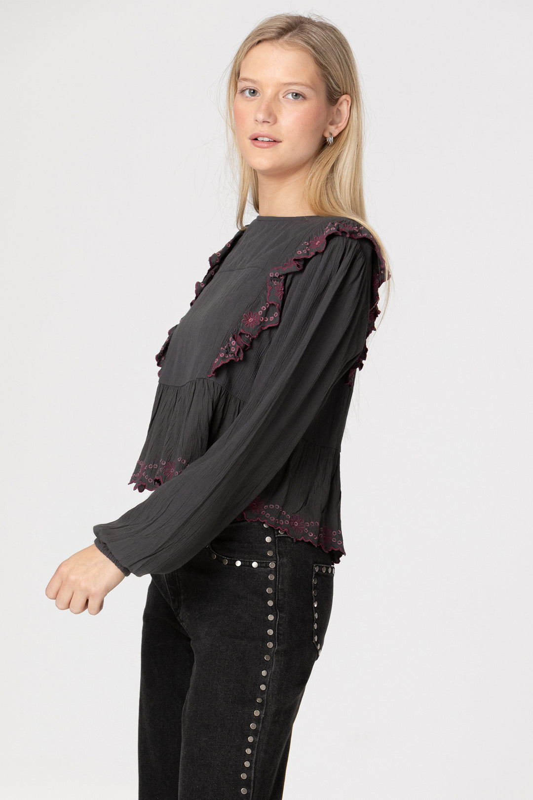 TOP VOLANTES BORDADO