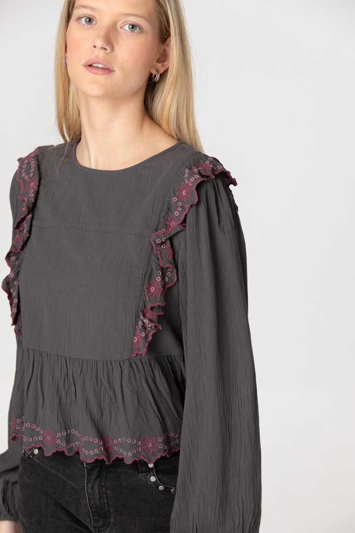 TOP VOLANTES BORDADO