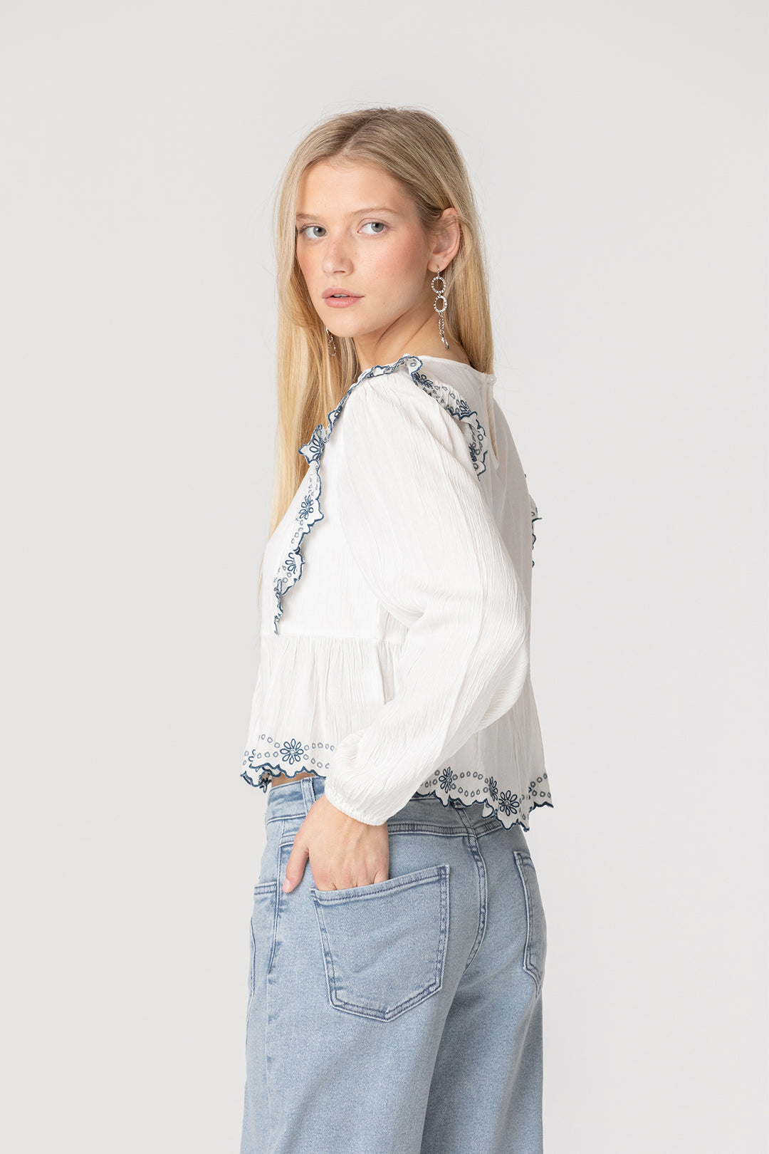 TOP VOLANTES BORDADO