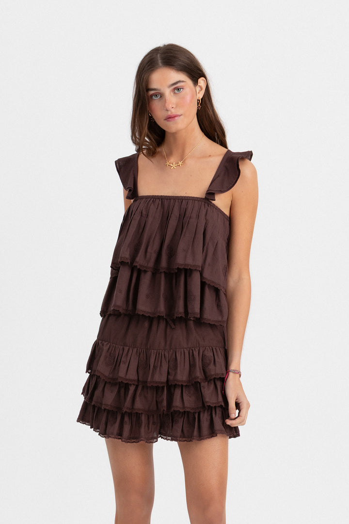 TOP COM FOLHOS DETALHE BORDADO