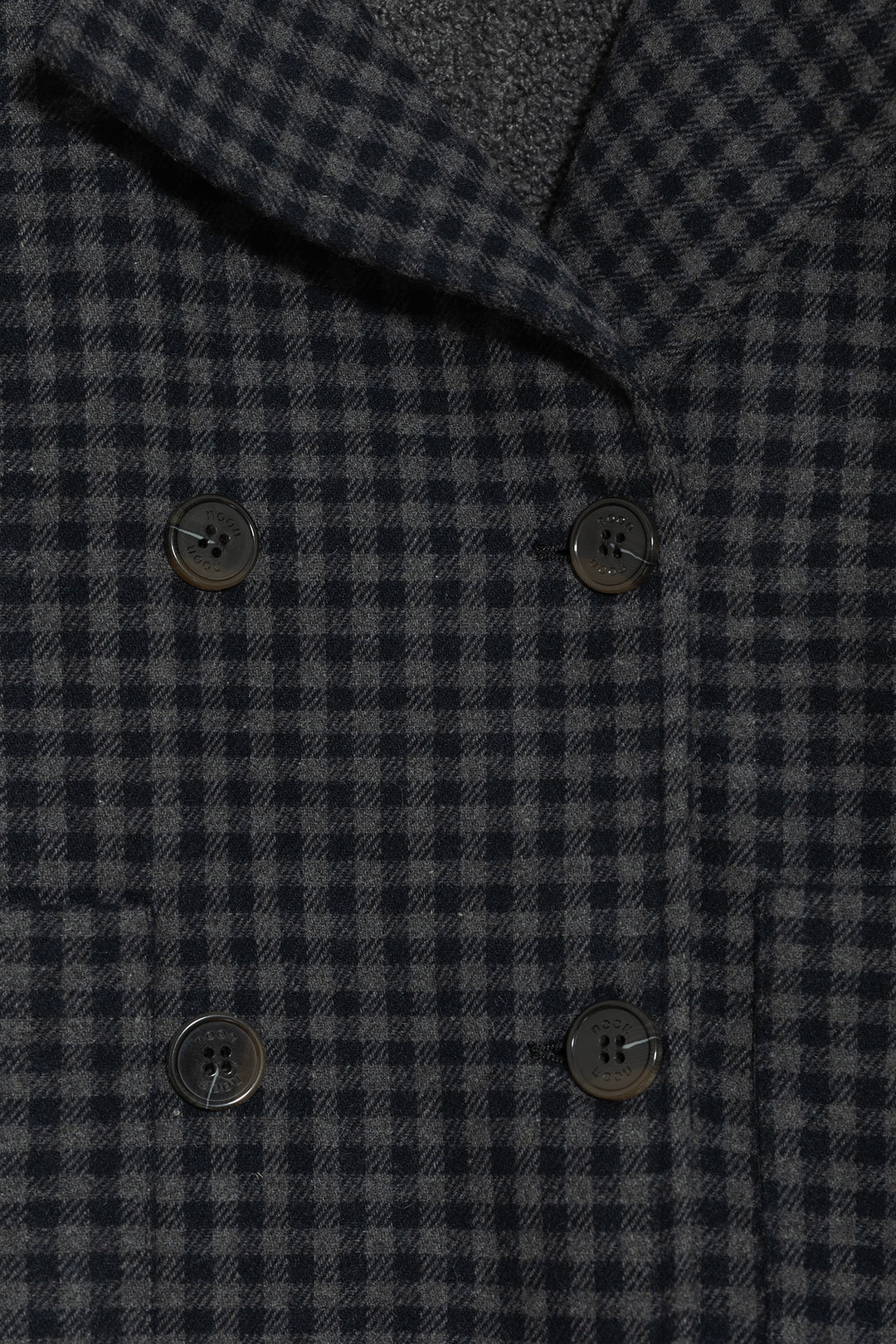 SHORT CHECKERED DOUBLE-BREADED COAT