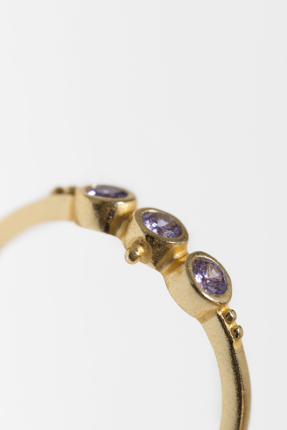 AROS DORADOS PIEDRA MORADA