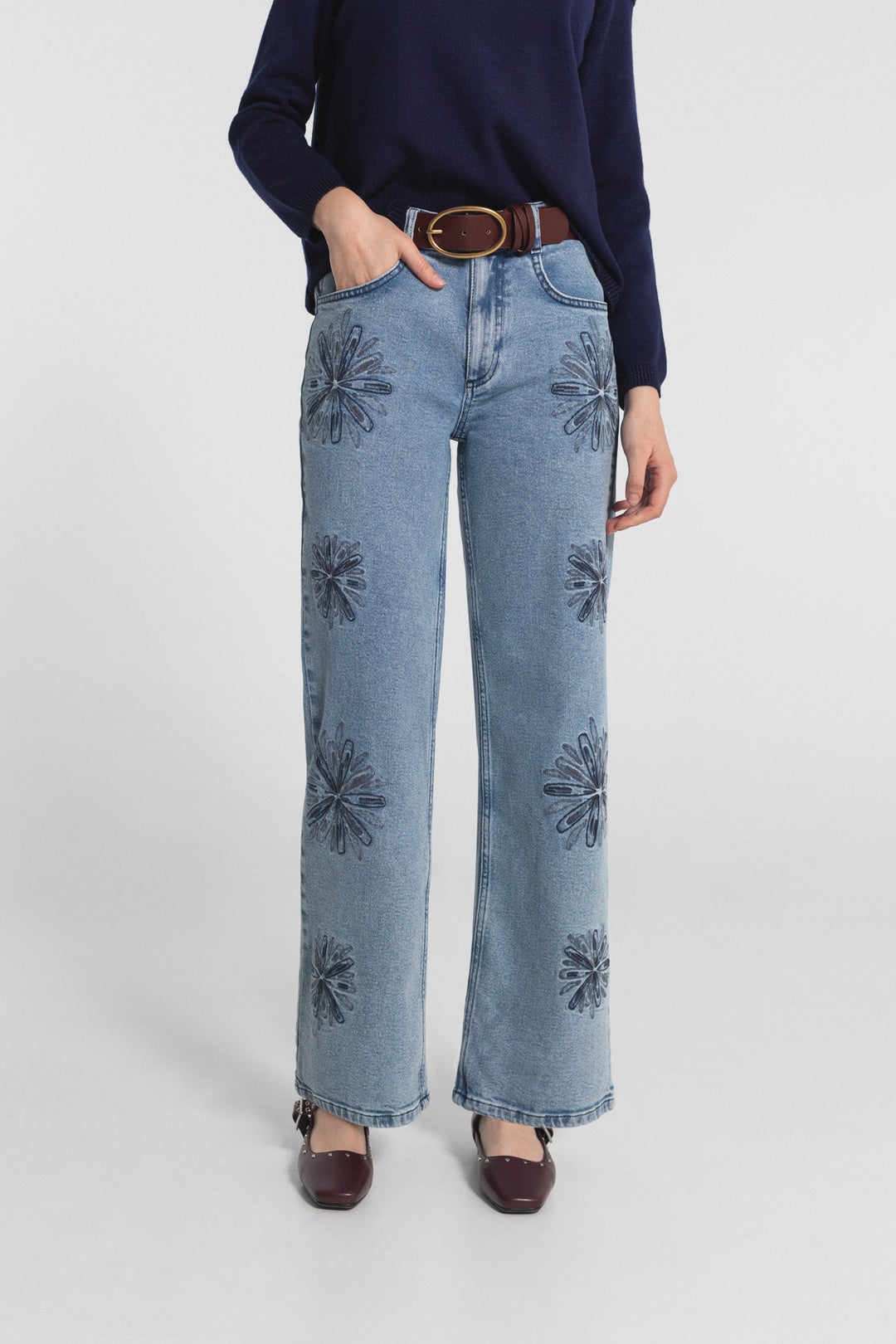 EMBROIDERED FLOWER JEANS