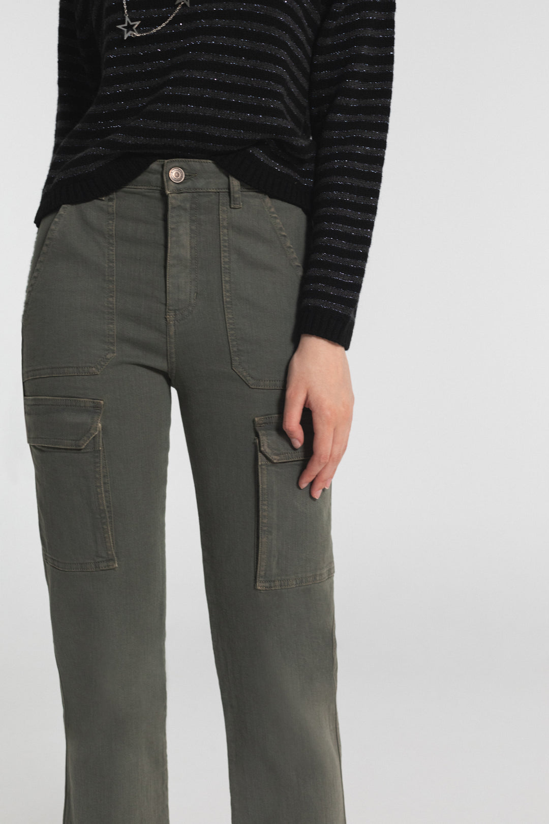 HIGH RISE CARGO JEANS