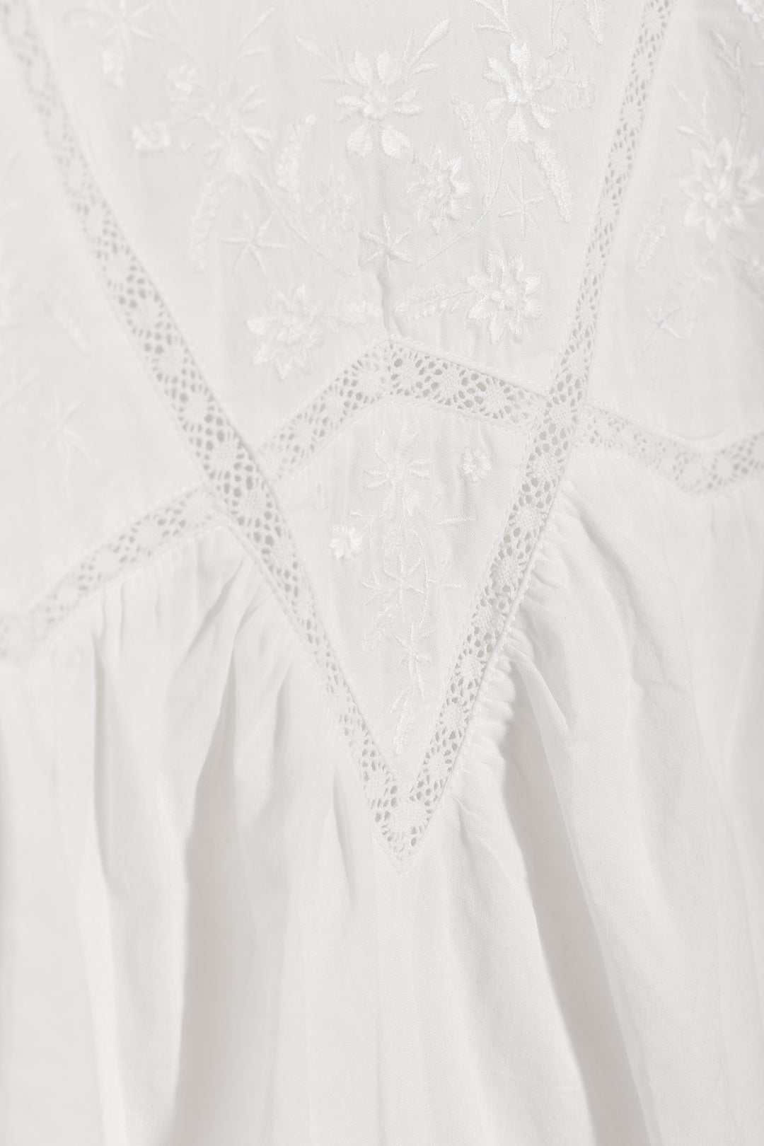 BLUSA BORDADOS CANESU ENTREDOS