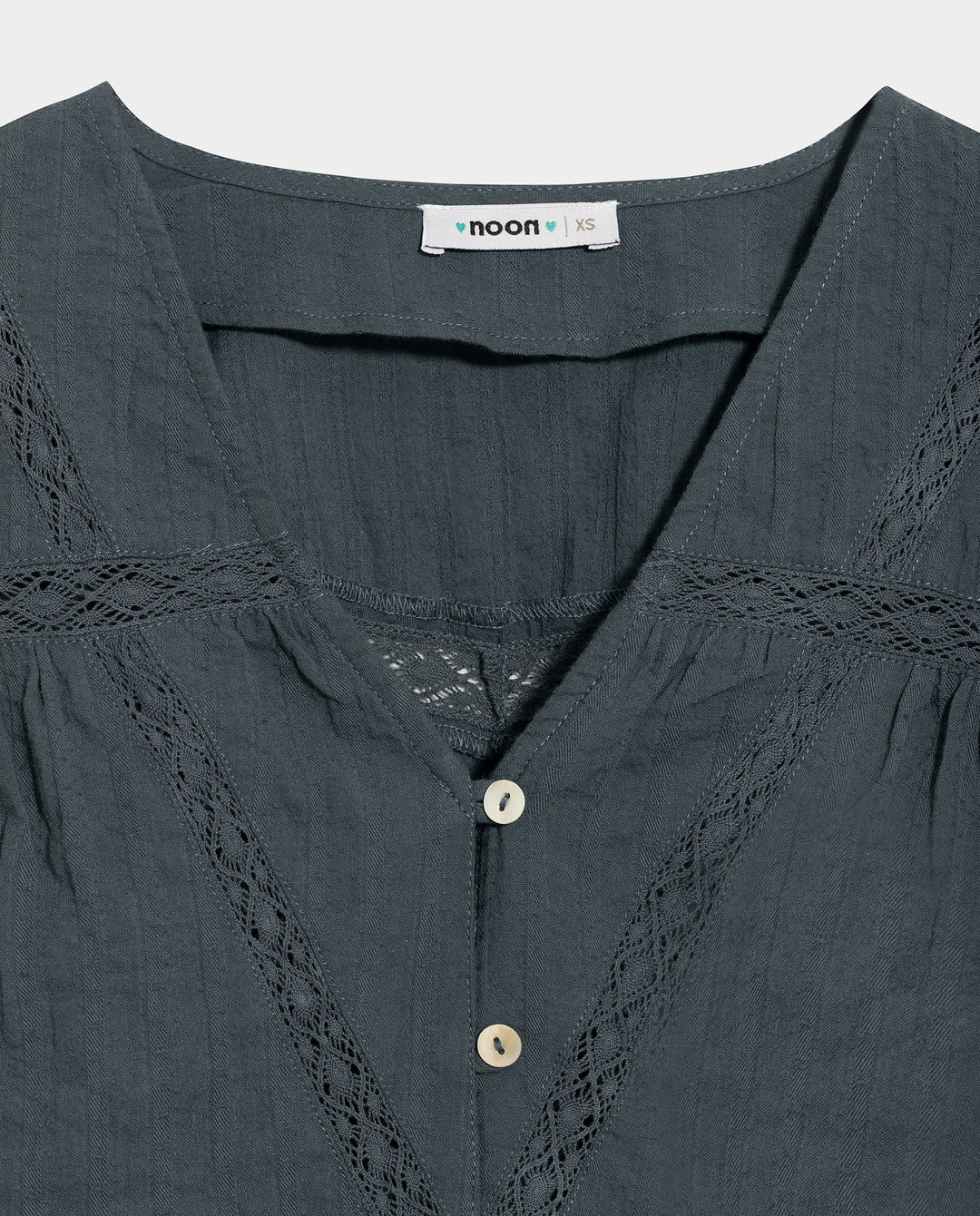 BLOUSE WITH ENTREDO DETAIL